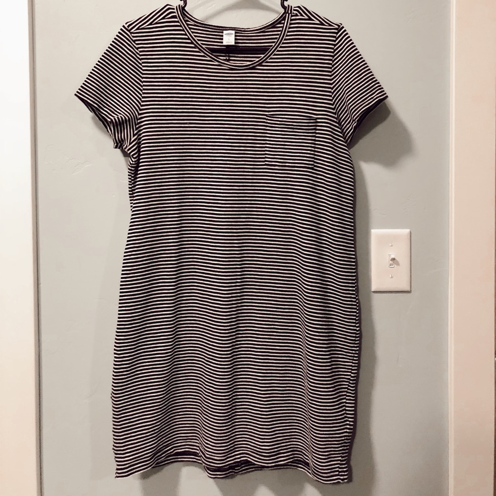 ⭐️ Black and White Stripped Dress